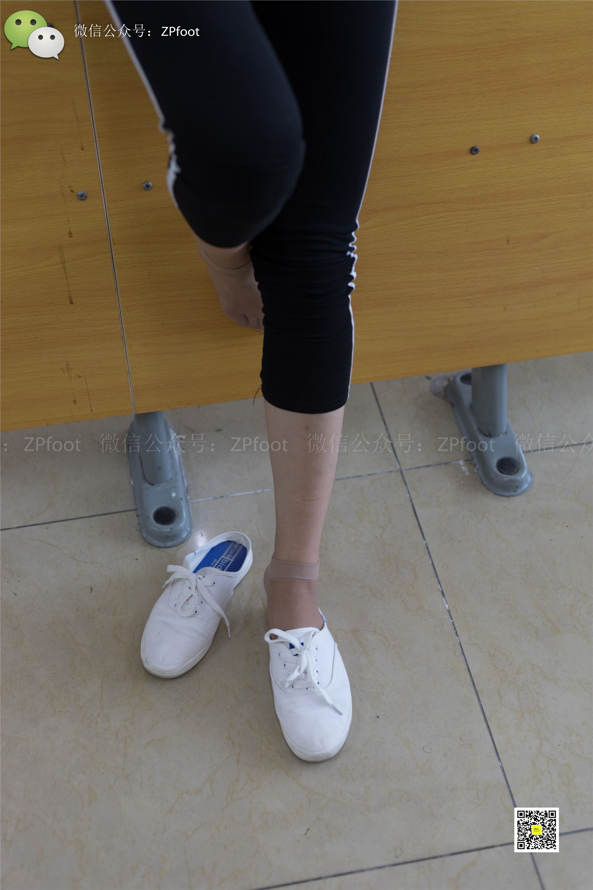 LSS山茶摄影 NO.004 教室短丝裸足